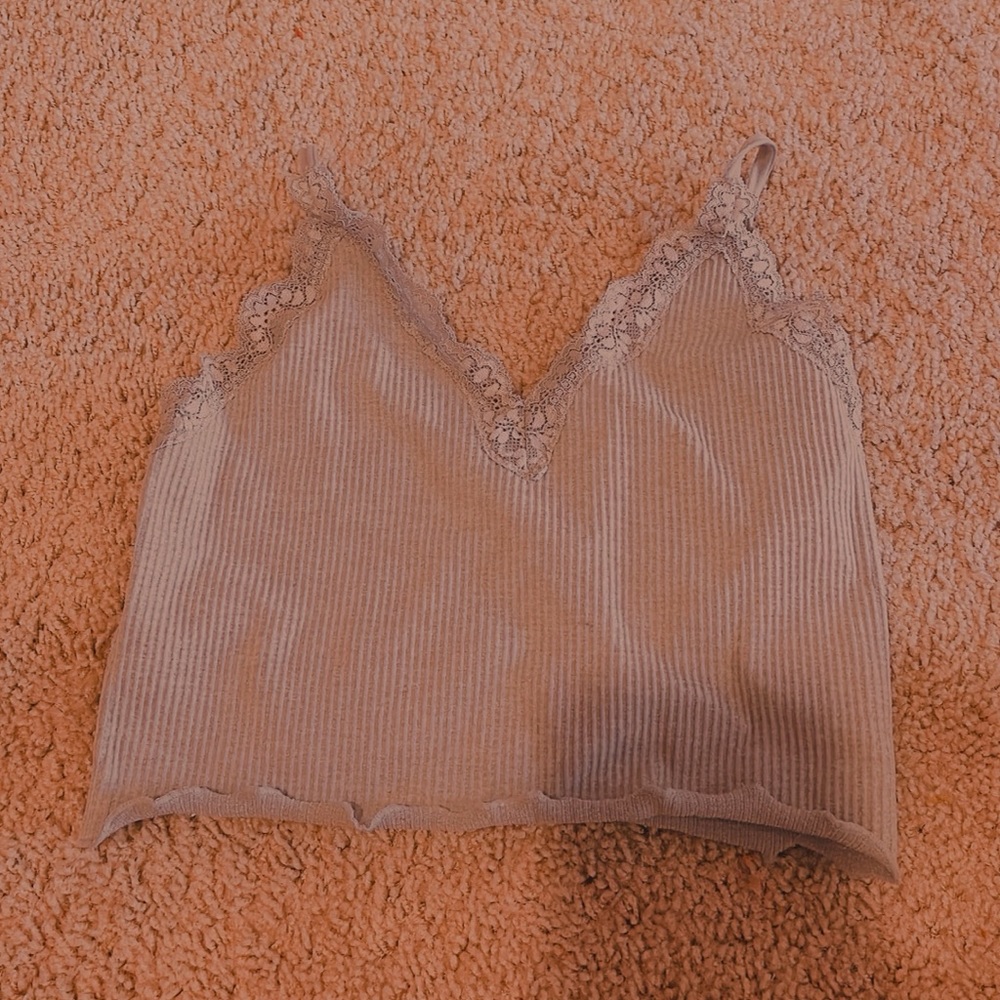 a cute lil gray top that can easily go with some leggings,sweats, or jeans